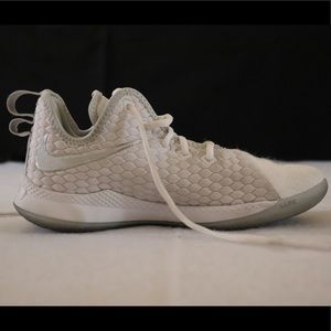 Men’s white Nike Lebron witness III size 7.5
